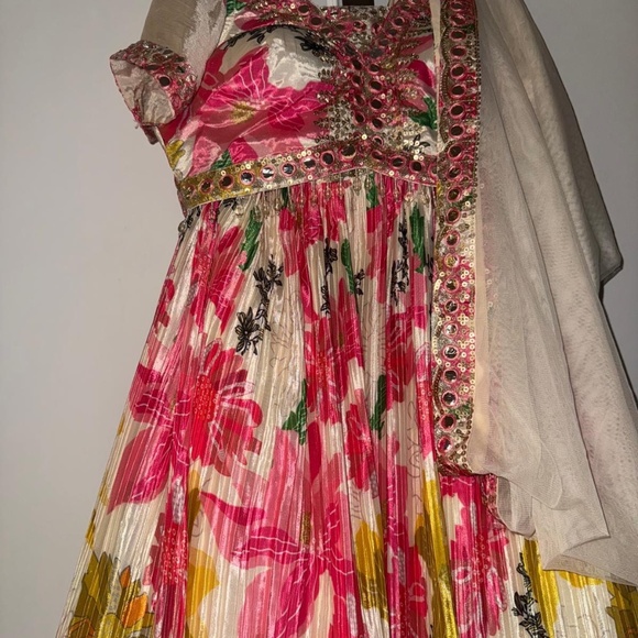 Party dresses - Picture 8 of 17